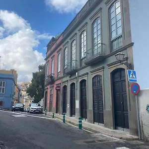 https://vegueta-suites-1915.in-canary-islands.com
